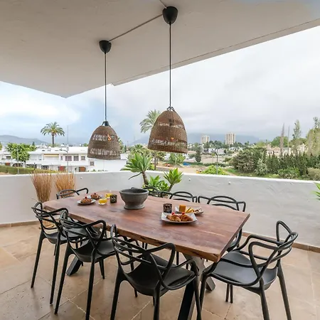 3 Bdrm Spacious Penthouse W/ 2 Pools & Bbq