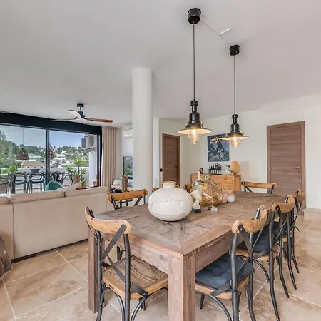 Daire 3 Bdrm Spacious Penthouse W/ 2 Pools & Bbq *