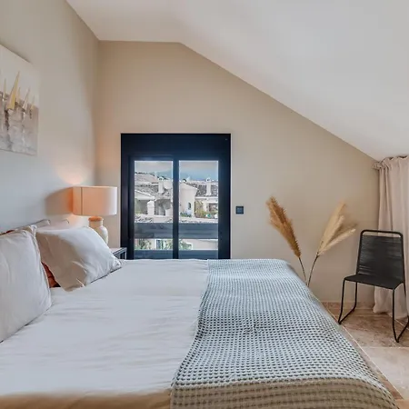 Daire 3 Bdrm Spacious Penthouse W/ 2 Pools & Bbq *