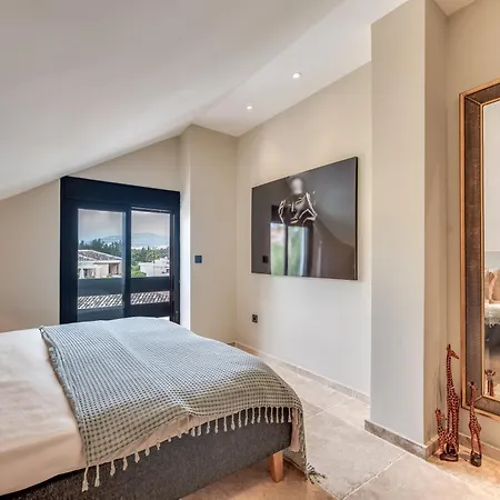 Daire 3 Bdrm Spacious Penthouse W/ 2 Pools & Bbq *