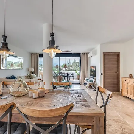 Апартаменти 3 Bdrm Spacious Penthouse W/ 2 Pools & Bbq