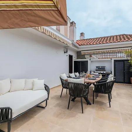 Daire 3 Bdrm Spacious Penthouse W/ 2 Pools & Bbq *