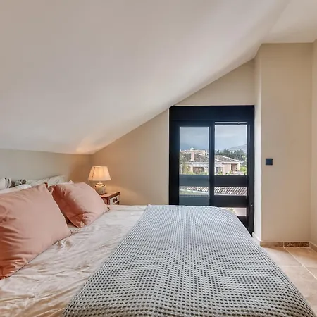 3 Bdrm Spacious Penthouse W/ 2 Pools & Bbq Marbella