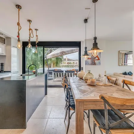 Daire 3 Bdrm Spacious Penthouse W/ 2 Pools & Bbq