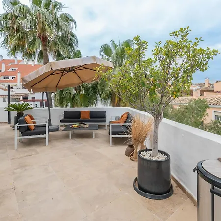 Daire 3 Bdrm Spacious Penthouse W/ 2 Pools & Bbq