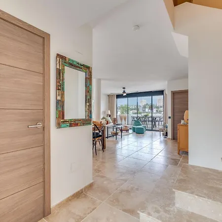 Daire 3 Bdrm Spacious Penthouse W/ 2 Pools & Bbq