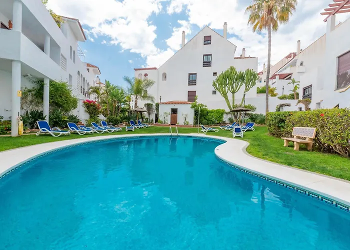 Apartament 3 Bdrm Spacious Penthouse W/ 2 Pools & Bbq Marbella