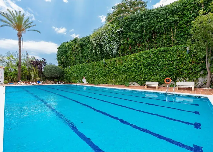 3 Bdrm Spacious Penthouse W/ 2 Pools & Bbq Marbella