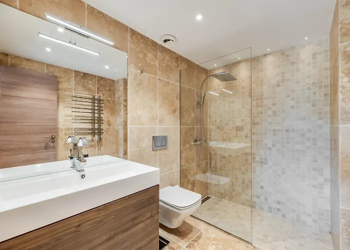 Apartament 3 Bdrm Spacious Penthouse W/ 2 Pools & Bbq Marbella