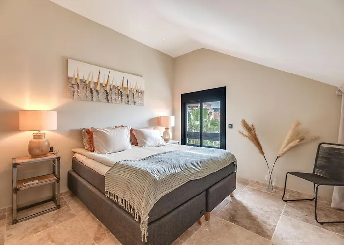 Apartament 3 Bdrm Spacious Penthouse W/ 2 Pools & Bbq Marbella